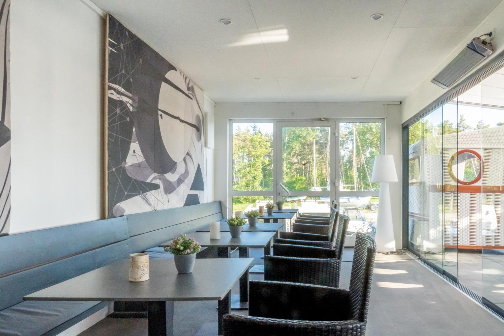 Marina Martinshafen - Lotsenhaus Hotell Neuhof  Exteriör bild