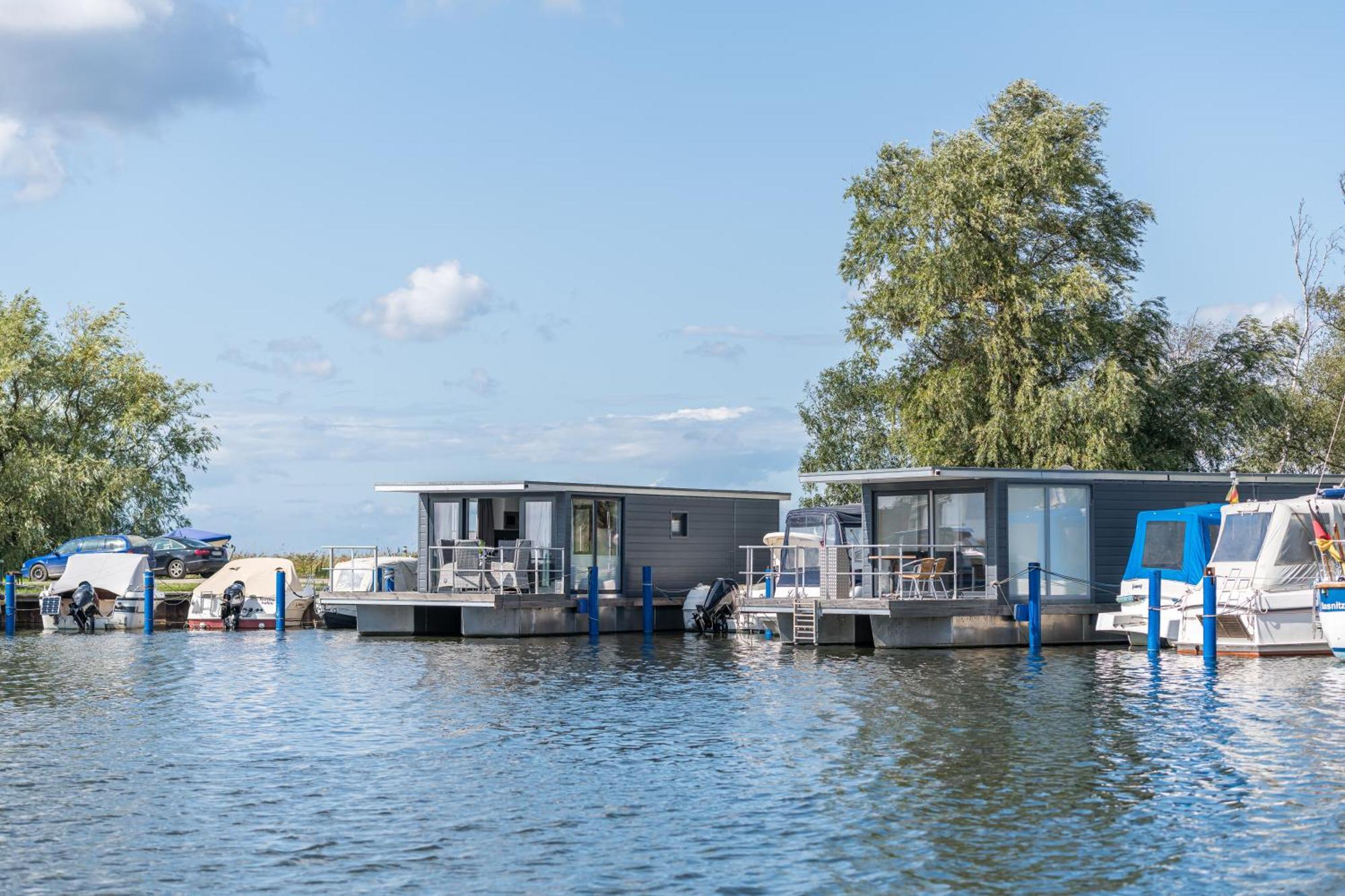 Marina Martinshafen - Lotsenhaus Hotell Neuhof  Exteriör bild