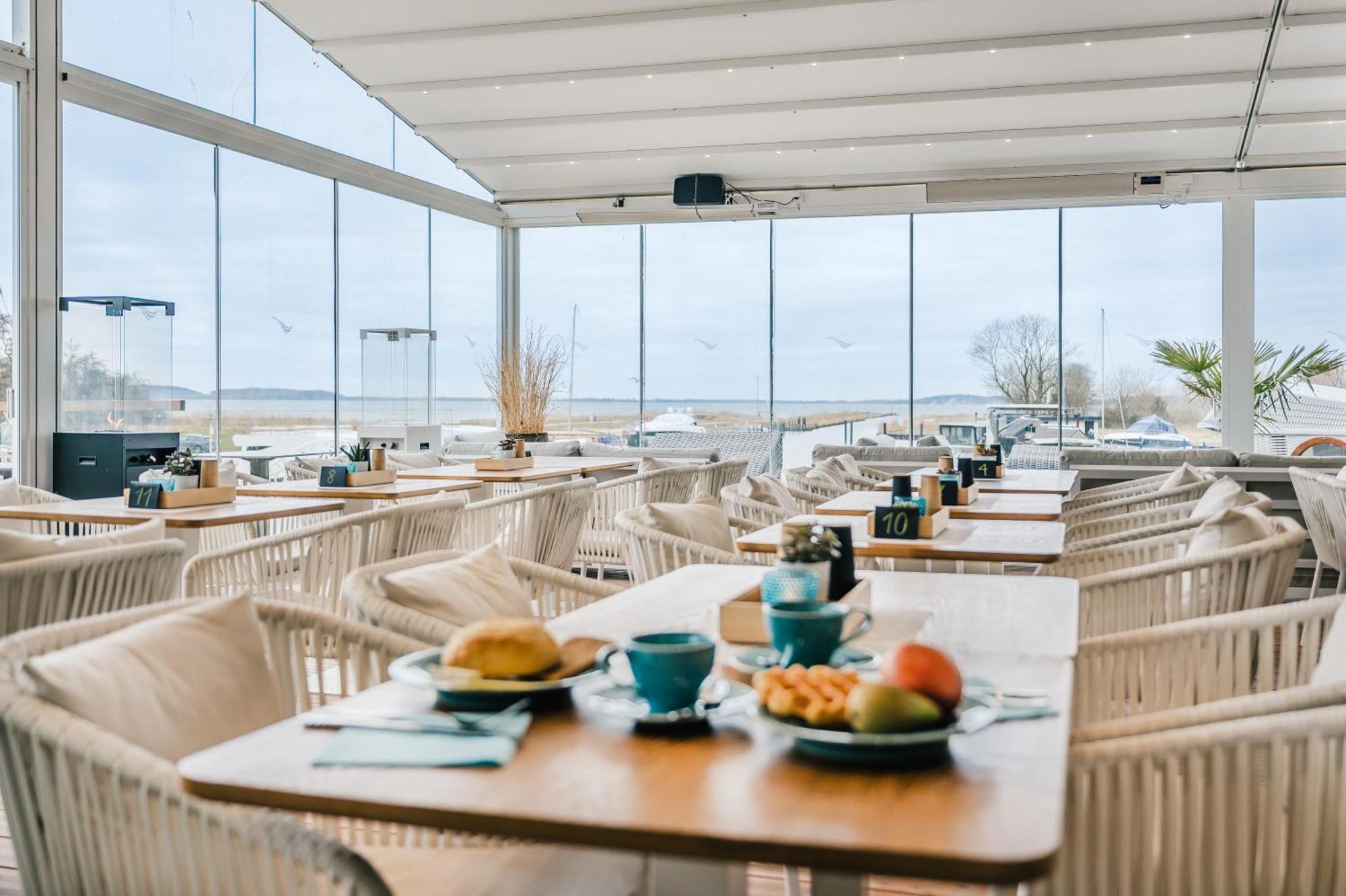 Marina Martinshafen - Lotsenhaus Hotell Neuhof  Exteriör bild