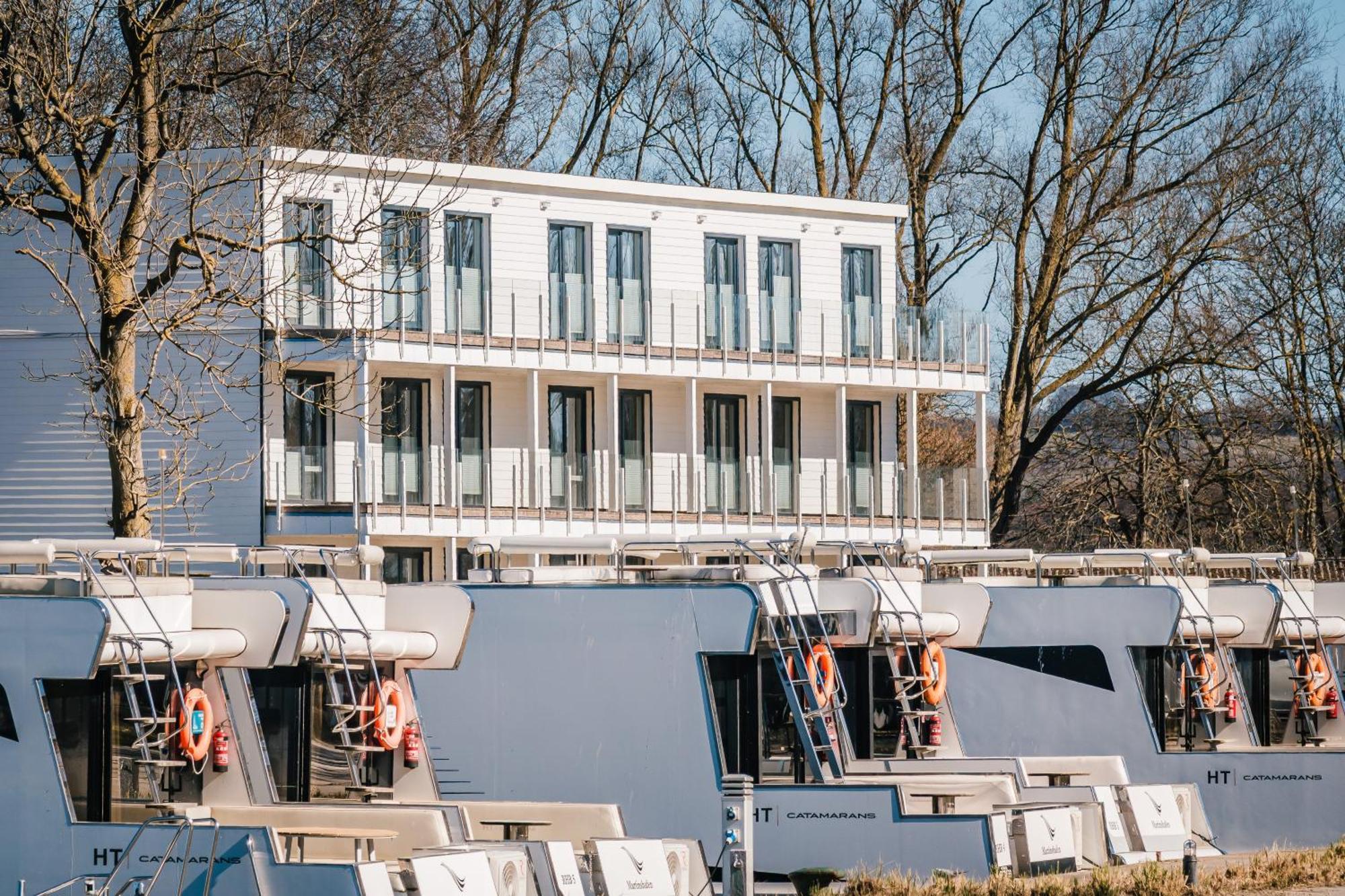 Marina Martinshafen - Lotsenhaus Hotell Neuhof  Exteriör bild